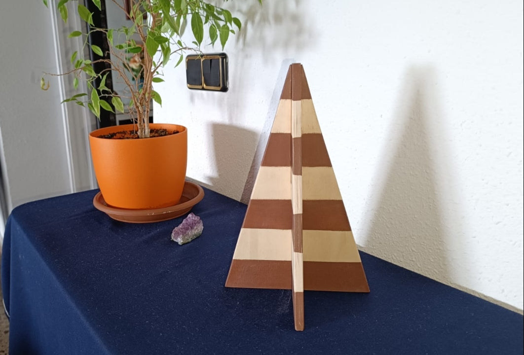 Pirámide decorativa madera reciclada mediana